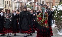 Un 'striptease' masculino pone el colofón a la fiesta de Santa Águeda en la localidad