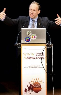Tim Berners-Lee, ayer durante su conferencia en Madrid. / J. G.-EFE