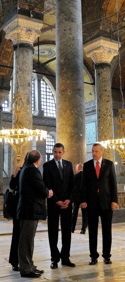 Obama, en la iglesia de Santa Sofía de Estambul, en el viaje del pasado mes de abril. / MANDEL NGAN-AFP