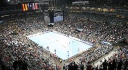 Vista panorámica del Lanxess Arena de Colonia, con capacidad para 20.000 personas, donde se disputará la Final de la Champions./ R. GÓMEZ