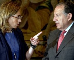 Chacón da vía libre a Félix Sanz para hacer los cambios «oportunos» en el CNI
