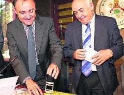 Matasellado conmemorativo. / S. LEHMANN San José muestra el sello. / S. LEHMANN