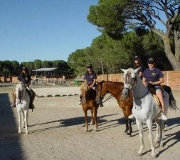 Paseos a caballo durante el campamento. / C. C.