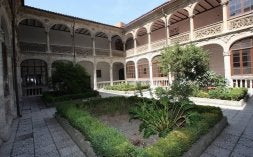 Claustro del convento de Santa Catalina / RAMON GÓMEZ