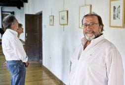 El médico y pintor Julio del Val expone una colección de sus obras y paisajes más castellanos