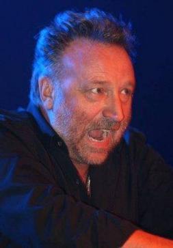 El DJ Peter Hook, ex integrante de la banda Joy Division, pinchará esta noche en la sala Mambo