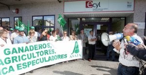 Agricultores de Asaja invaden la sede del Ecyl en demanda de «un empleo mejor»