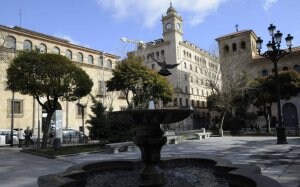 Plaza de los Bandos, donde el Ayuntamiento de Salamanca proyectaba el polémico aparcamiento subterráneo. ::                             MANUEL BARROSO