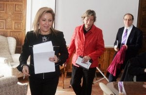 Rosa Valdeón, Elvira Fernández y Daniel Pérez, momentos antes de la presentación del programa. ::
L. C.