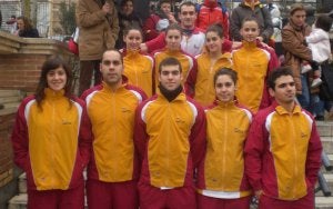 Los nadadores del CN Gimansio que acudieron a competir a Madrid. ::
EL NORTE