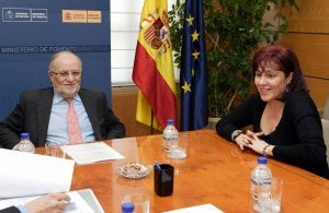 Chelo Pablos y Víctor Morlán, ayer, durante la reunión celebrada en Madrid. ::
EL NORTE