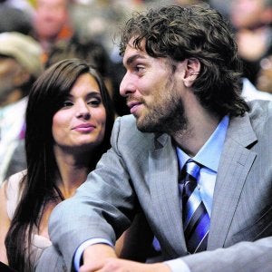 Silvia 'anima' el corazón de Pau Gasol