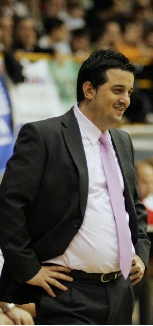 Miguel Ángel Hernández en el banquillo del FS Zamora. ::
LUIS CALLEJA