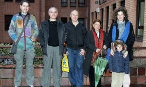 Javier Pinar, José Rafael García, Moisés Santos, Ángeles Fombellida y Ana Ayuso, con su hijo Simón, de izquierda a derecha. ::                             J. RUIZ