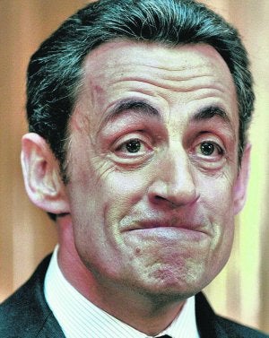 Nicolas Sarkozy, expresivo, durante una conferencia de prensa. ::
AFP