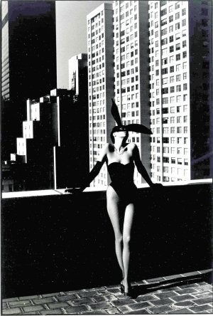 Elsa Peretti se cortó el pelo en 1974 para esta mítica fotografía. ::
HELMUT NEWTON.
