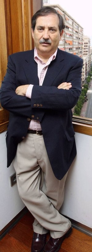 José Ramón Carabantes, en la sede de sus negocios en Murcia. ::
J. L.