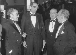 La RAE honra a Delibes