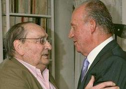 El Rey Juan Carlos visita a Miguel Delibes en su casa de Valladolid en octubre del 2006. ::                             EFE-CASA REAL