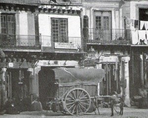 El Mesón Grande, en la Plaza Mayor, hacia 1871. ::
FOTO LAURENT