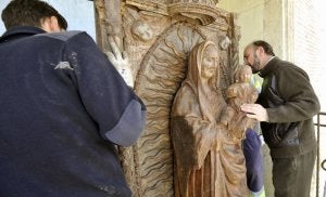 Instalación de la Virgen en el balcón. ::
FRAN JIMÈNEZ