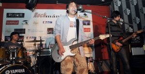 Raúl Quijano interpreta una de las canciones de su primer álbum en solitario. ::
NATI HERNÁNDEZ