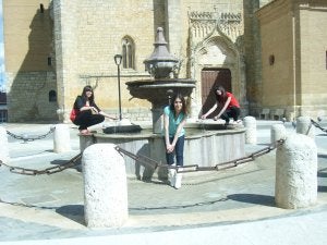 Cristina Antolín, Sheila Blanco y Lidia González, de izquierda a derecha, en Becerril. ::
EL NORTE
