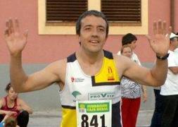 José Manso saluda al término de una carrera. :: LUIS CALLEJA