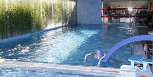 Piscina del centro residencial y de rehabilitación de Aspaym en Valladolid. :: ANTONIO QUINTERO