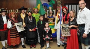 Representantes de las agrupaciones que participan en el festival internacional. ::
JAVIER SEGOVIA