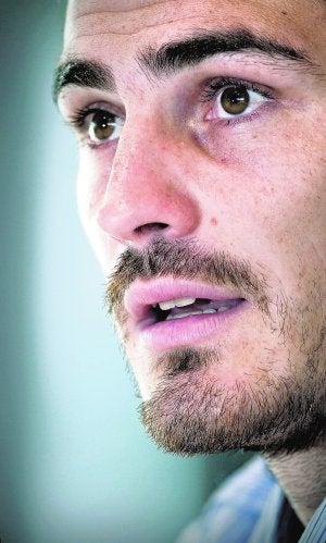Iker Casillas decidió hace unos días dejarse barba como homenaje a su padre, que siempre la ha llevado.  ::
EFE/EMILIO NARANJO
