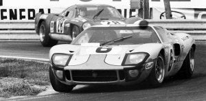 En 1969, a los mandos de un Ford GT40, Ickx gana por primera vez las 24 horas de Le Mans, después de una protesta que le llevó a salir en el último lugar. ::
EL NORTE