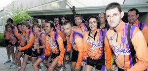 Integrantes del Club de Atletismo Parquesol en el entrenamiento que realizaron el martes para preparar el Maratón de Berlín. ::                             G. VILLAMIL