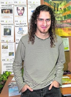 «Los jóvenes están enganchados a Tuenti y les cuesta moverse»