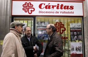 Alfonso Sánchez, Manuel Saravia y Salvador Arpa. ::
A. QUINTERO