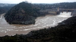 Iberdrola abre dos presas de Zamora para aliviar la carga de los embalses