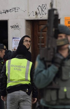 Iker Moreno, durante su detención el pasado martes. ::
EFE
