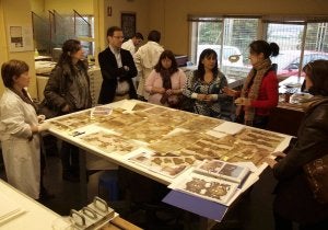 Representantes municipales, en el centro de análisis donde se encuentran las bulas cuellaranas. ::
M. R.