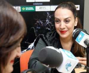 Mónica Naranjo graba la entrevista, ayer, en los estudios de Segovia. ::
ANTONIO TANARRO