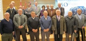 El presidente de la CHD; el comisario de aguas, Ignacio Rodríguez, y la comisaria adjunta Rosa Huertas, con los guardas de la primera promoción.