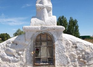 La Virgen del Arrabal, en el puente medieval de Simancas. ::
J. H