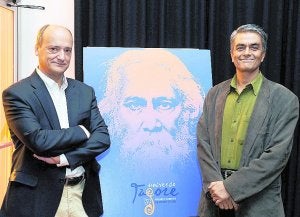 Martín Garzo y Chatterjee, en la Casa de la India. ::
R. OTAZO