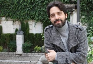 Andrés Neuman explora el registro tragicómico en 'Hacerse el muerto'