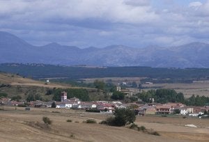 Buenavista de Valdavia, con la Sierra de la Peña al fondo. ::
FOTOS DE GONZALO ALCALDE CRESPO