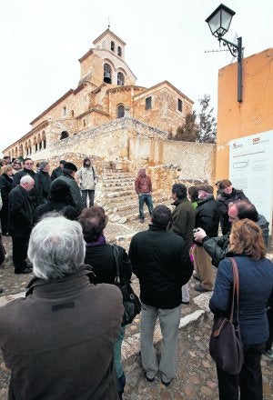 Galería porticada de la iglesia de San Pedro Apóstol en Caracena (Soria). ::                             W. GARCÍA