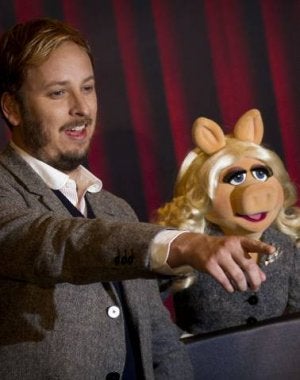 James Bobin y Peggy. ::
EFE