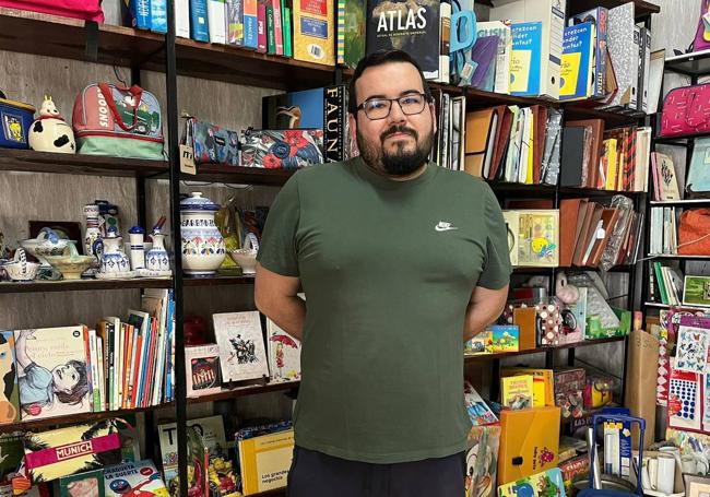 Ernesto Silva Rasero en la libreria