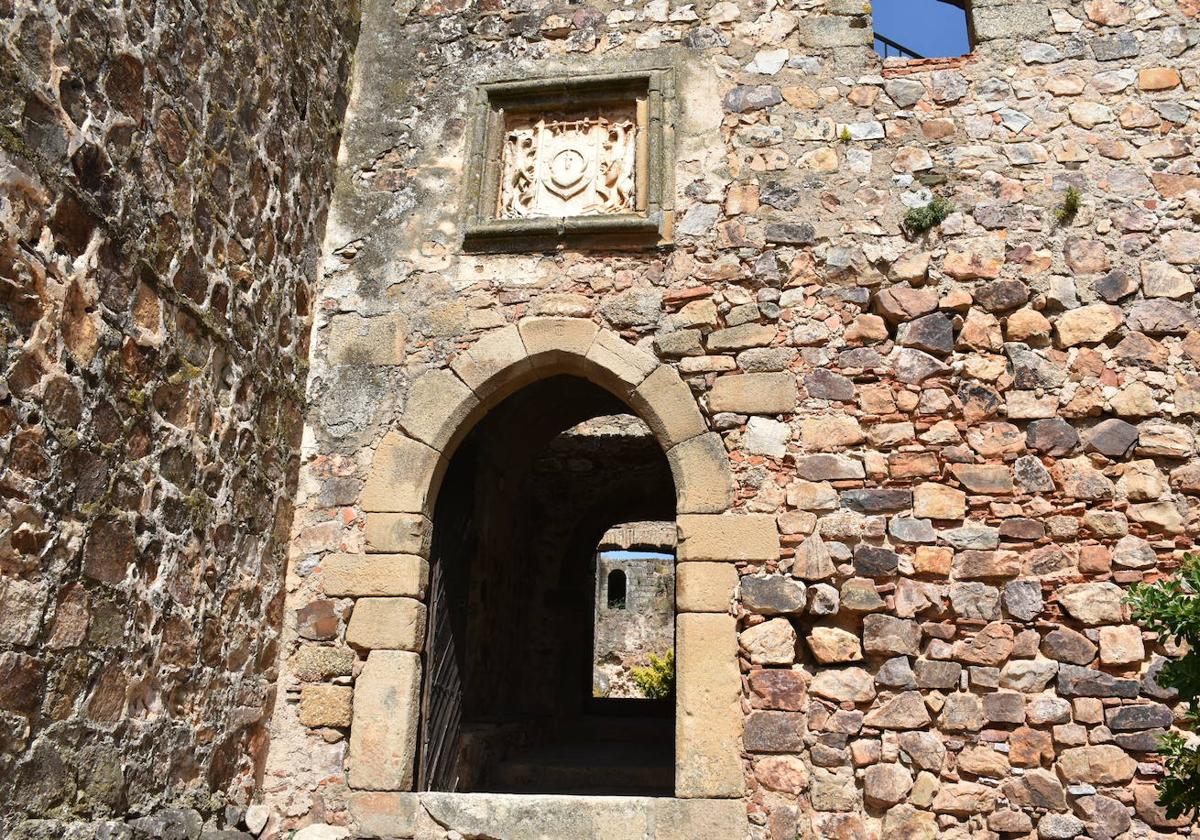 Puertas del Castillo de Luna