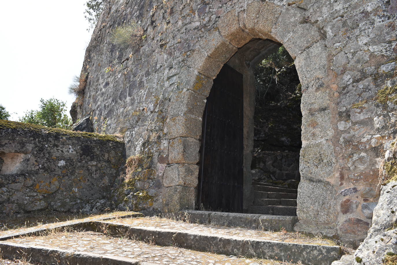 Puertas del Castillo de Luna