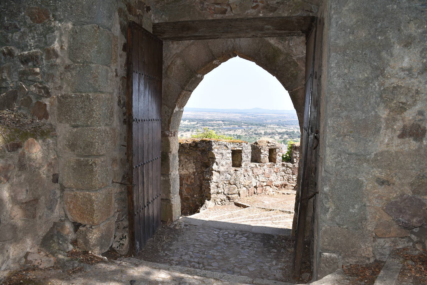 Puertas del Castillo de Luna